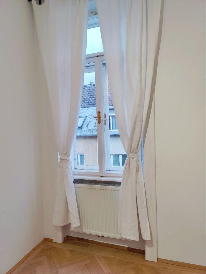 Central Mariahilfer Apartment 4 Min To The City Shopping Center And Schoenbrunn Palace Wenen Buitenkant foto