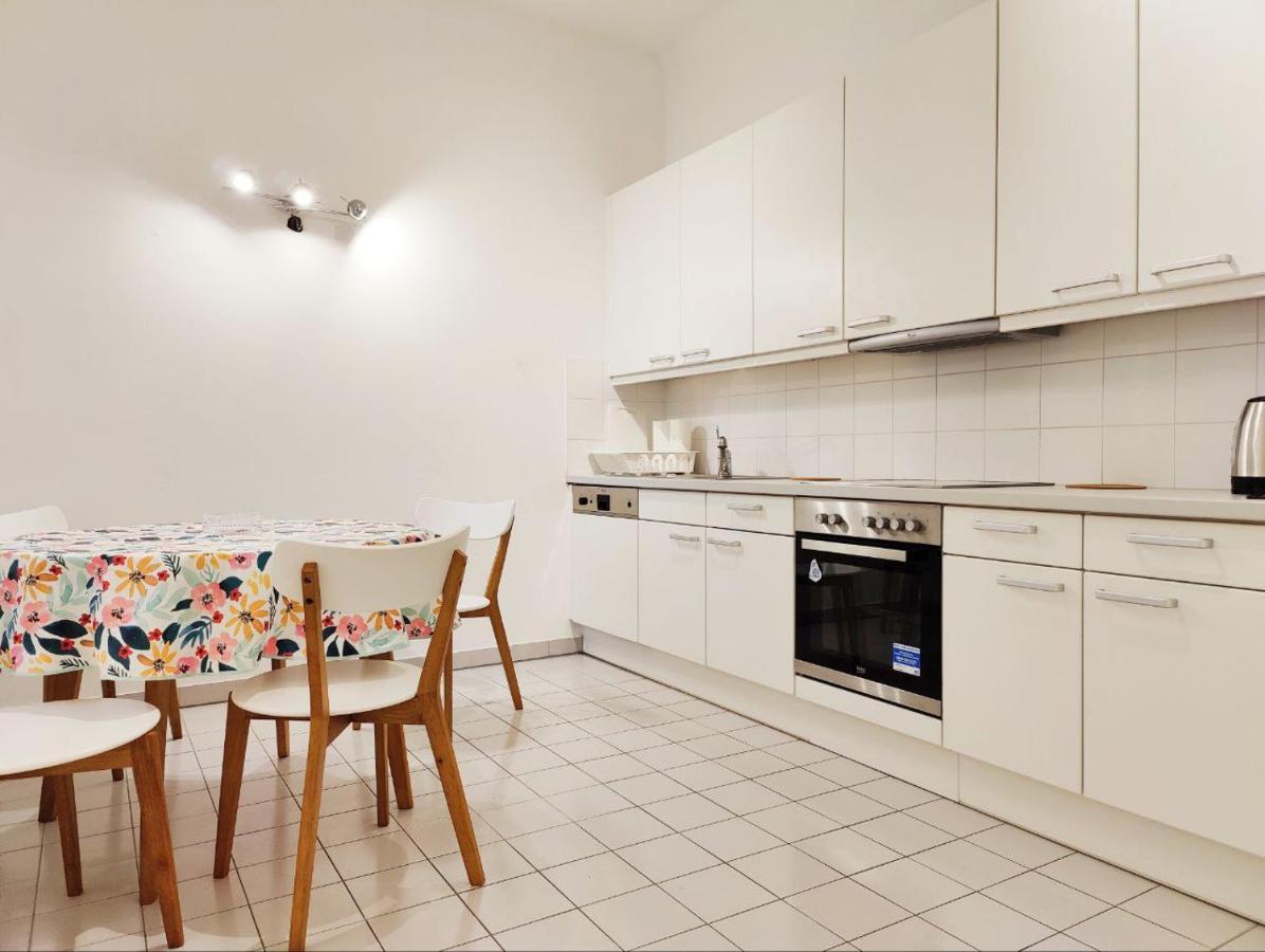 Central Mariahilfer Apartment 4 Min To The City Shopping Center And Schoenbrunn Palace Wenen Buitenkant foto