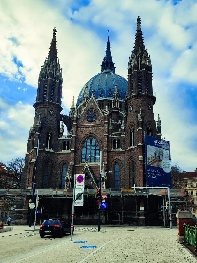 Central Mariahilfer Apartment 4 Min To The City Shopping Center And Schoenbrunn Palace Wenen Buitenkant foto