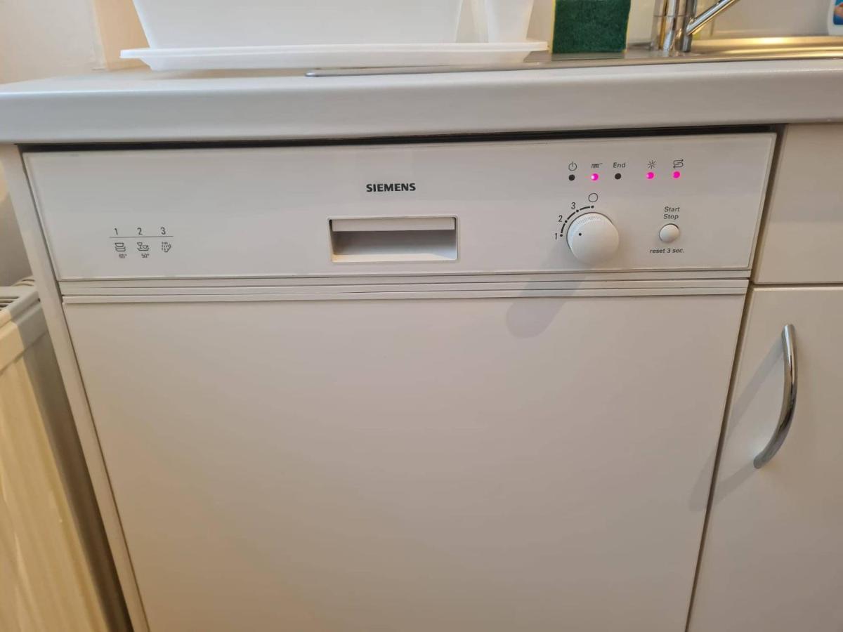Central Mariahilfer Apartment 4 Min To The City Shopping Center And Schoenbrunn Palace Wenen Buitenkant foto