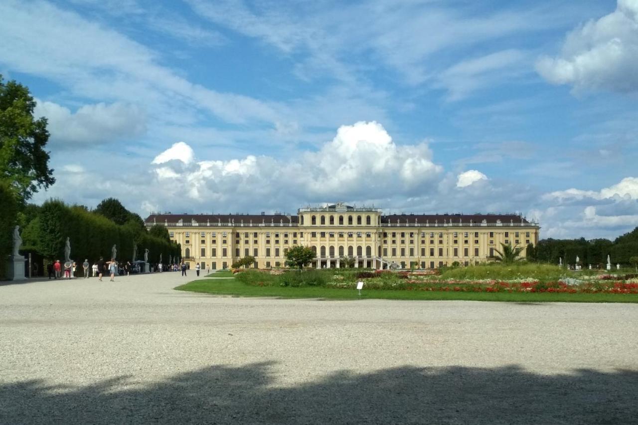 Central Mariahilfer Apartment 4 Min To The City Shopping Center And Schoenbrunn Palace Wenen Buitenkant foto