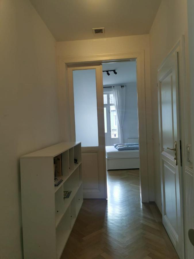 Central Mariahilfer Apartment 4 Min To The City Shopping Center And Schoenbrunn Palace Wenen Buitenkant foto