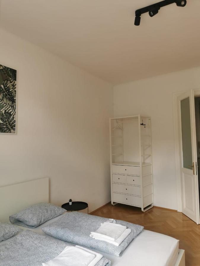 Central Mariahilfer Apartment 4 Min To The City Shopping Center And Schoenbrunn Palace Wenen Buitenkant foto
