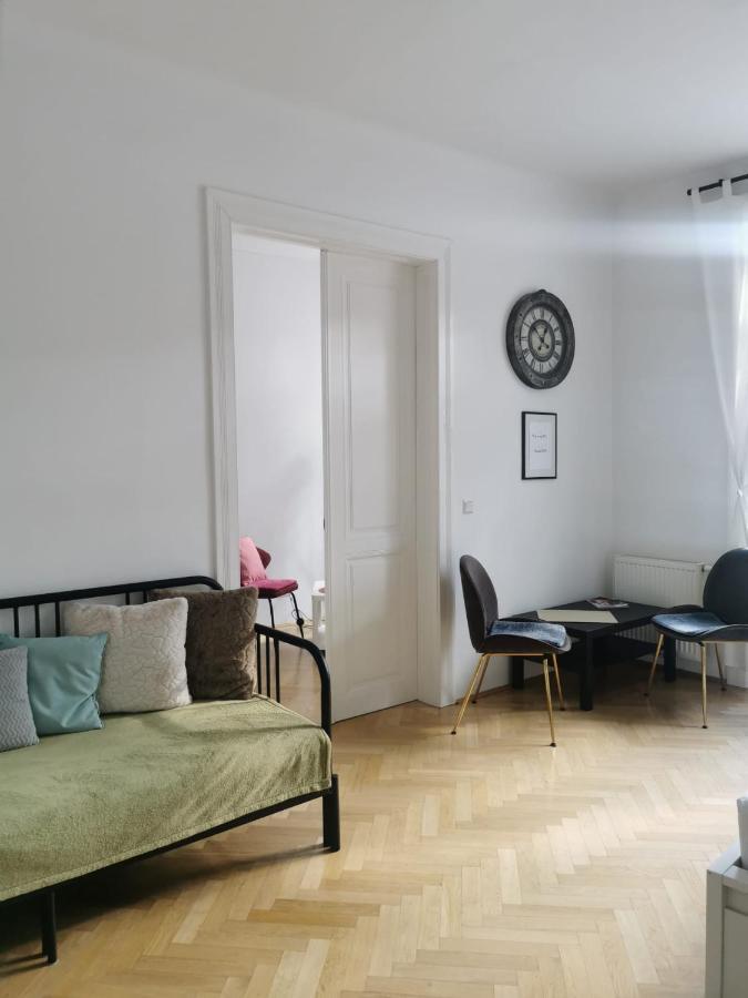 Central Mariahilfer Apartment 4 Min To The City Shopping Center And Schoenbrunn Palace Wenen Buitenkant foto