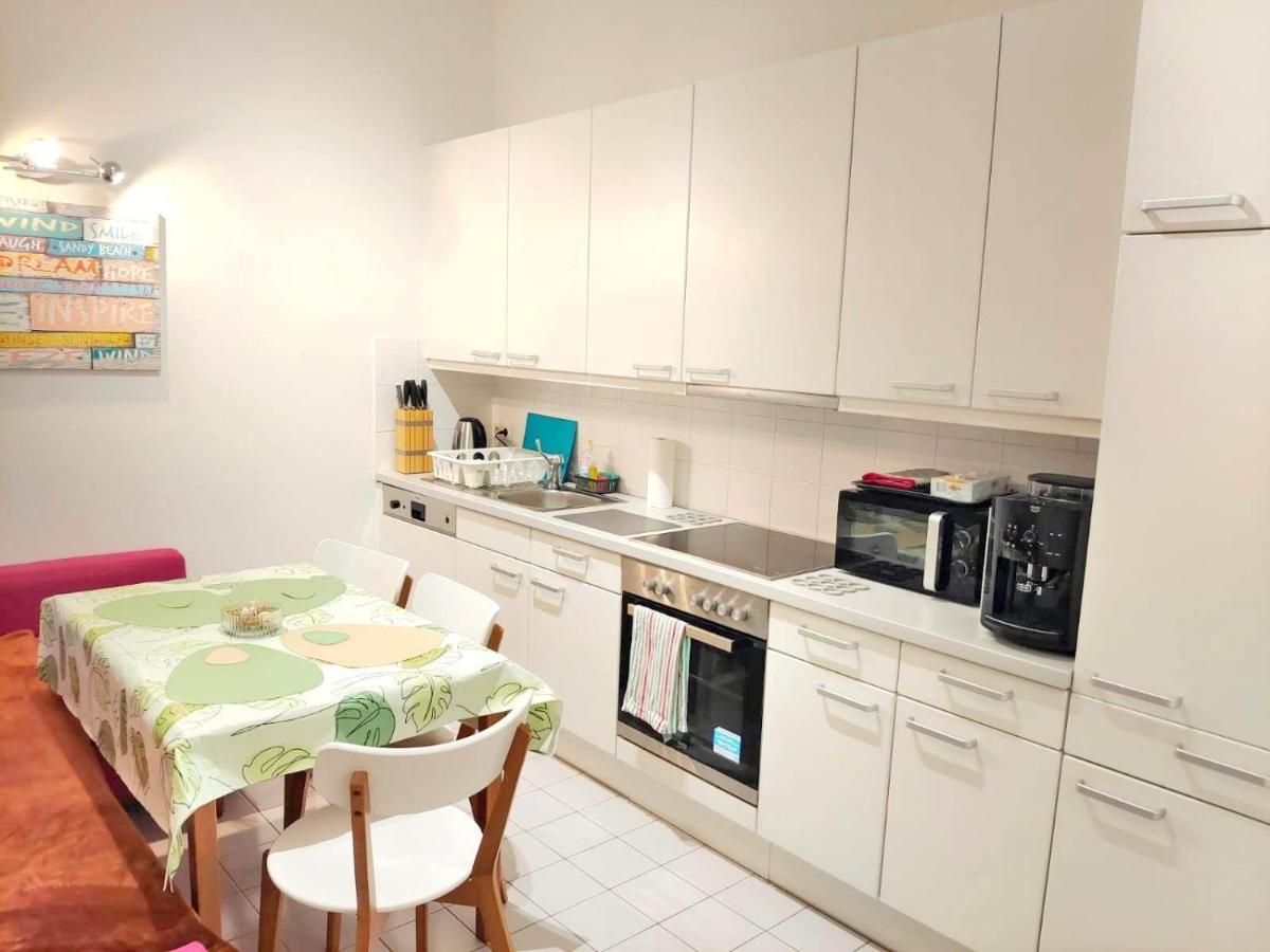 Central Mariahilfer Apartment 4 Min To The City Shopping Center And Schoenbrunn Palace Wenen Buitenkant foto