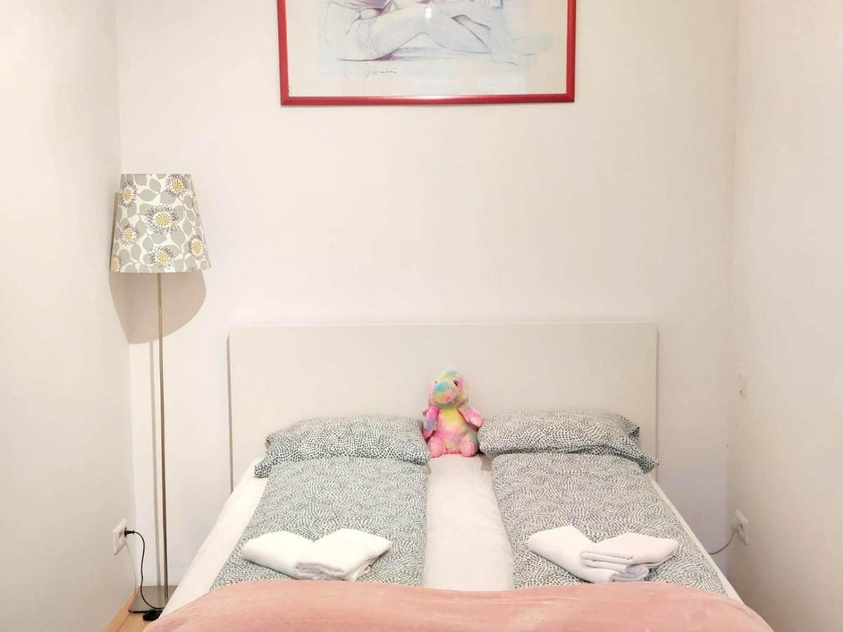 Central Mariahilfer Apartment 4 Min To The City Shopping Center And Schoenbrunn Palace Wenen Buitenkant foto
