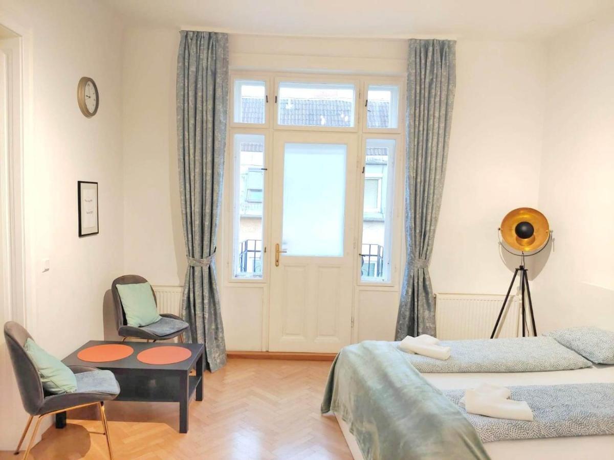 Central Mariahilfer Apartment 4 Min To The City Shopping Center And Schoenbrunn Palace Wenen Buitenkant foto