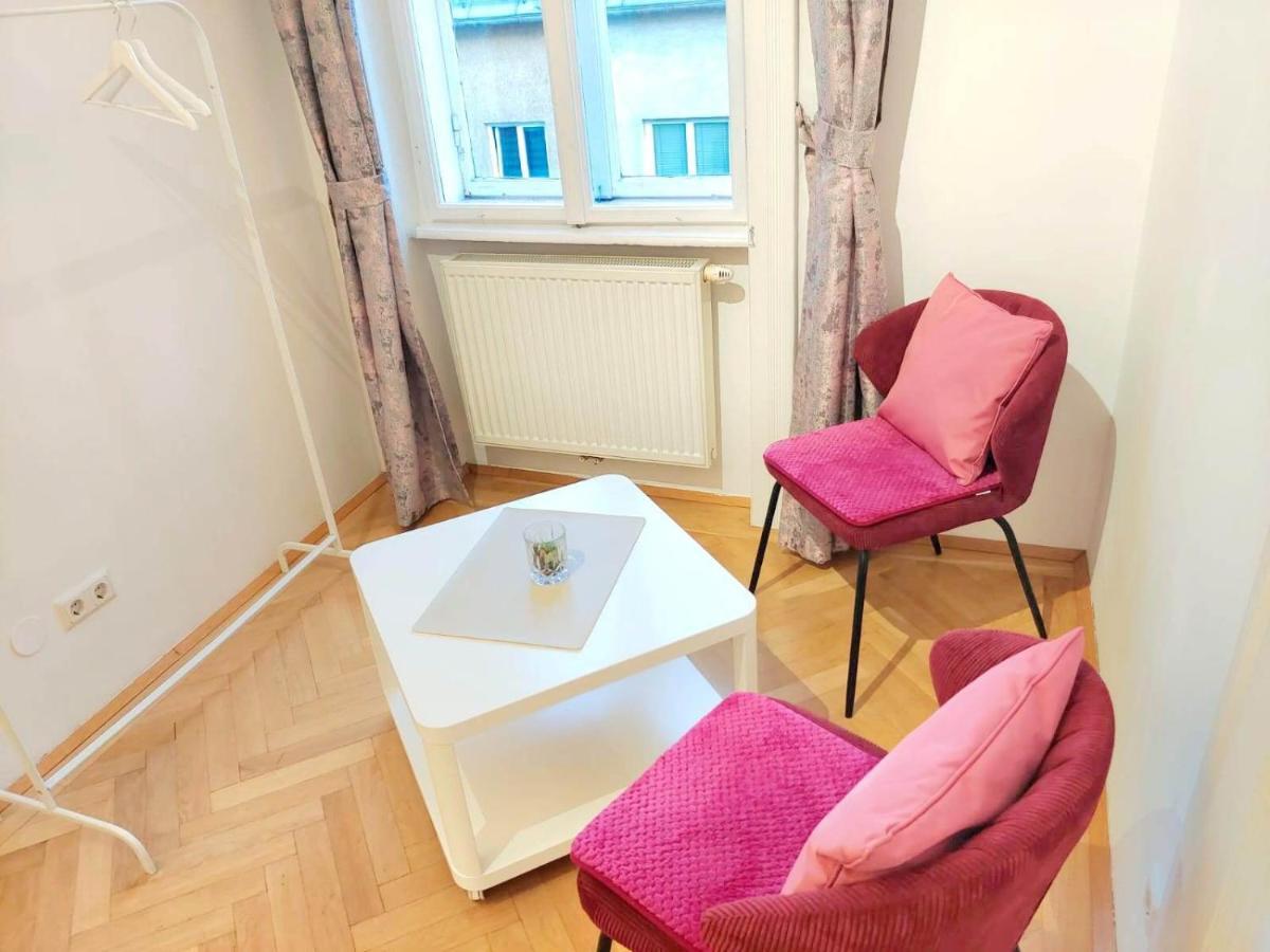 Central Mariahilfer Apartment 4 Min To The City Shopping Center And Schoenbrunn Palace Wenen Buitenkant foto